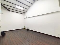100 Am (D2), Office #517811321